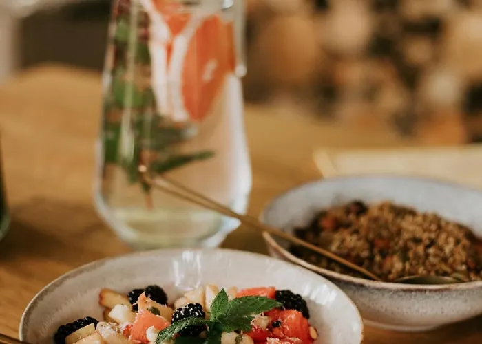 New Wellness & Boutique * 로비니